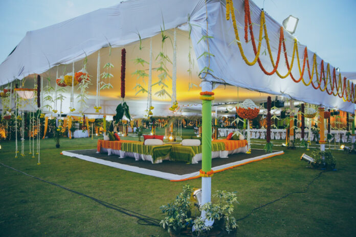 How To Decorate Outdoor Wedding?